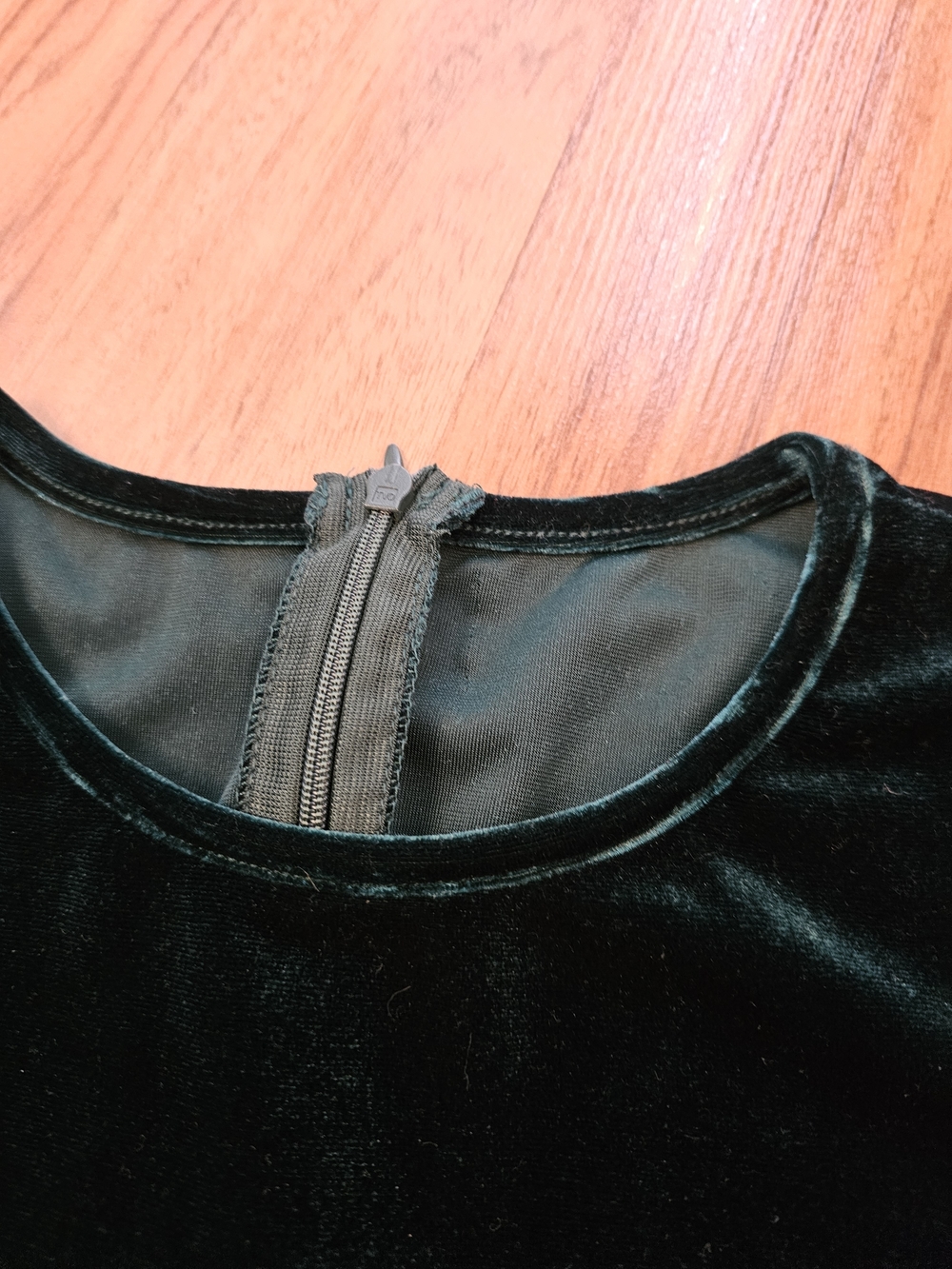 Short-Sleeve Velvet Maxi Dress with Side Slit Button Detail - Dark Green - Picture 10 of 14